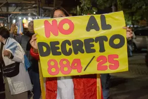 Tras el reclamo de los docentes, el gobierno public la derogacin del decreto 884