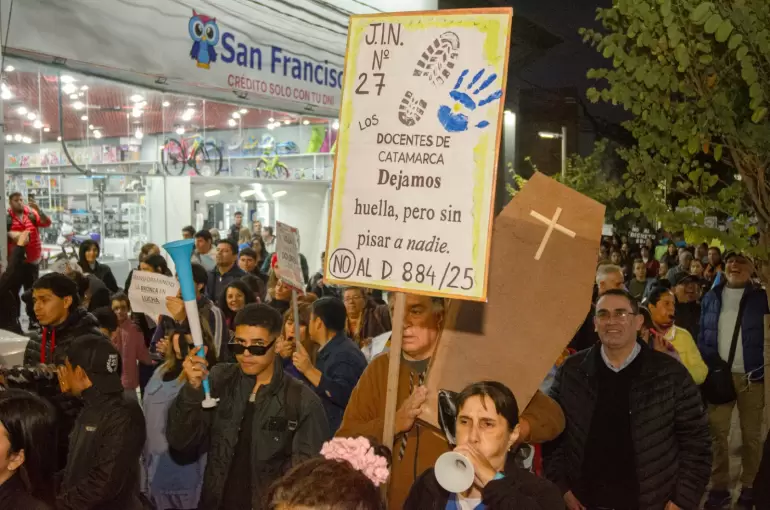 Multitudinaria marcha docente. (Foto: Gustavo Roldn)