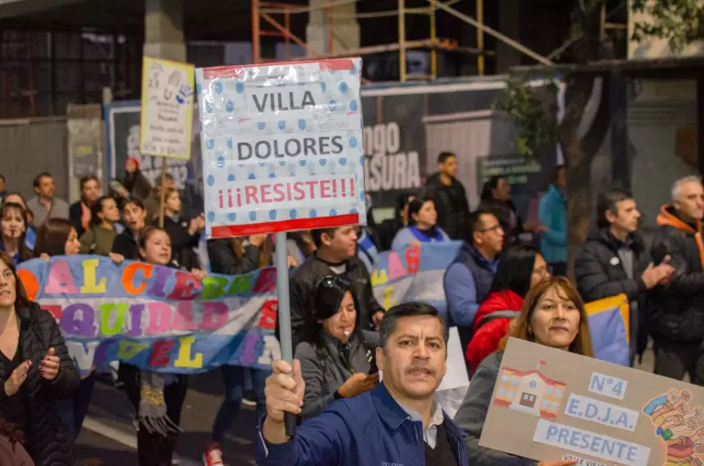 Multitudinaria marcha docente. (Foto: Gustavo Roldán)