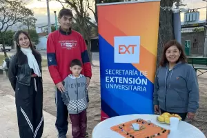 Con juegos y alegra, vecinos disfrutaron del Torneo de Bolillas en la Plaza Ara San Juan