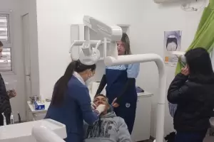 Alumnos realizan prcticas de Prtesis Dental en Centros de Salud Pblicos