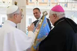Len XIV,  la Virgen del Valle y el Beato Esqui en un emotivo encuentro en el Vaticano