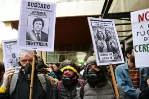 "No al cientificidio": miles de investigadores del Conicet protestaron contra el ajuste en ciencia y tecnologa