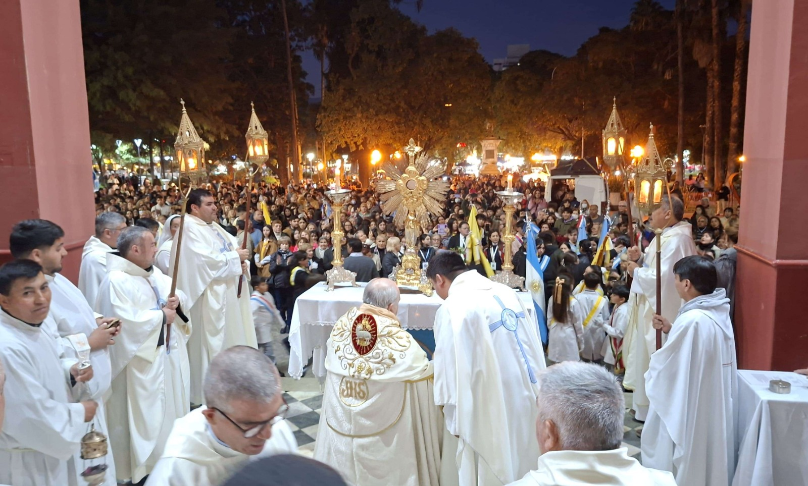 Cientos de fieles celebraron la Solemnidad de Corpus Christi - La Unión ...
