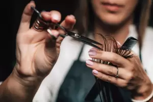 Calendario lunar de noviembre: los mejores das para cortarte el pelo y aprovechar la energa de la luna