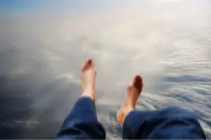 Qu significa cuando una persona suea que se cae, aunque este en su cama?