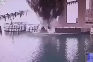 Ucrania atac� un puente clave de Crimea con explosivos submarinos