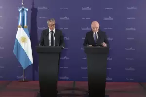 El Gobierno present el proyecto para incentivar el uso de dlares no declarados