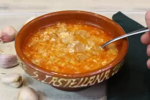 Paso a paso: Cmo hacer sopa de ajo?, receta ideal para das fros