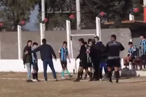 Un joven intent agredir con una maza a un rbitro durante un partido en Piedra Blanca