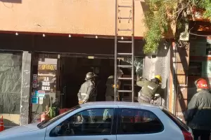 Se incendi panchera en pleno centro