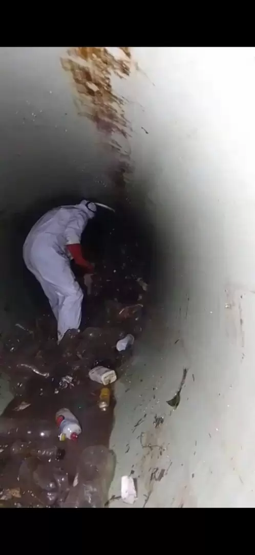 basura canal de riego