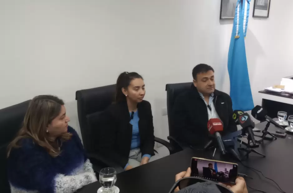 Conferencia de la ministra de Salud y el titular del CAICA