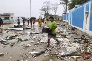 El hurac�n Erick toc� tierra en M�xico y se degrad� a tormenta tropical