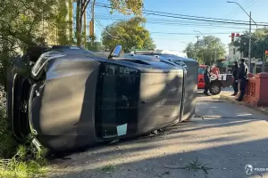 Impactante vuelco: dio positivo en alcoholemia