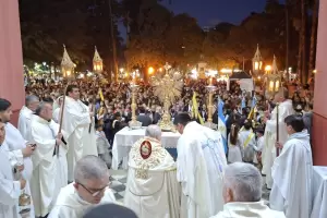 Cientos de fieles celebraron la Solemnidad de Corpus Christi