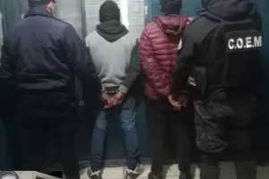 Aprehenden a dos hombres con luminarias de alumbrado pblico