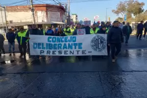 Marcha del SOEM: los municipales siguen denunciando los descuentos de OSEP