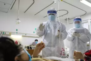 Alerta por "Nimbus", la nueva variante de COVID-19 que se propaga con rapidez