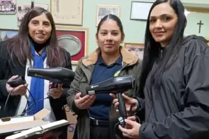 Policias solidarios: llevaron donaciones al Hogar Escuela n 601