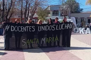 Docentes autoconvocados de Santa Mara realizaron una "Pea por la Educacin"