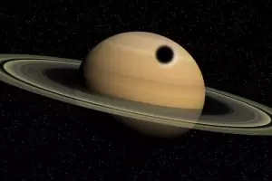 Un objeto negro apareci en la superficie de Saturno y se puede ver desde la Tierra: qu es?