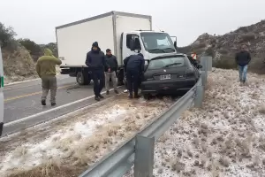 El hielo en la ruta provoc un impactante choque en La Cbila