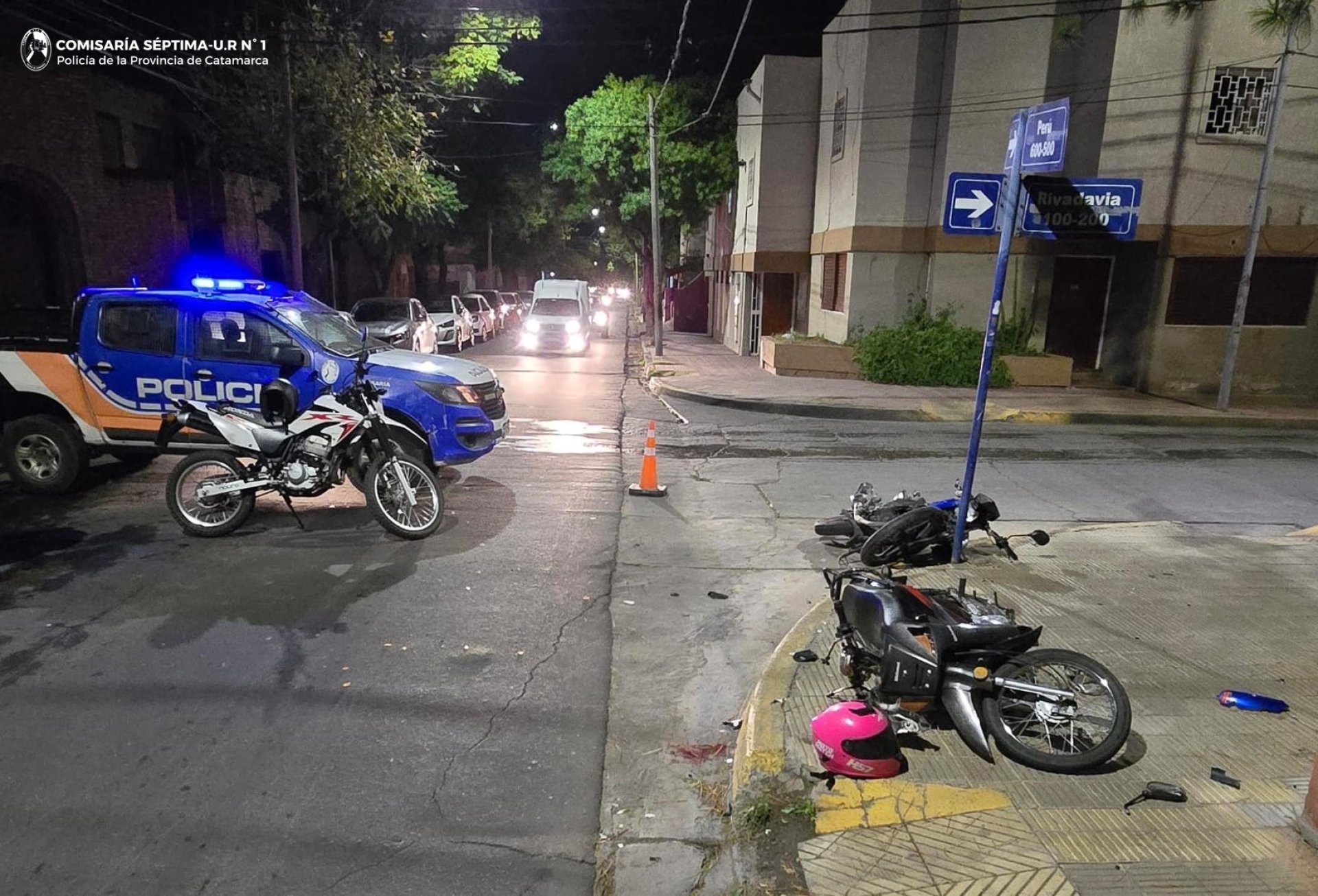 Hospitalizaron a una mujer tras un fuerte choque entre dos motocicletas ...