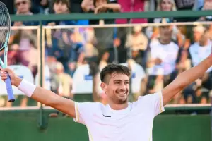Mariano Navone dio el golpe en Wimbledon: venci a Shapovalov y avanza