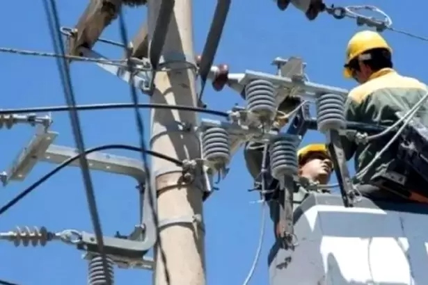 Tras las intensas lluvias, EC SAPEM despliega operativos para reparar l�neas el�ctricas