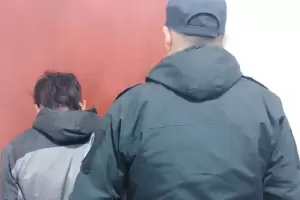 Detuvieron a un joven por realizar una conexin clandestina de energa elctrica