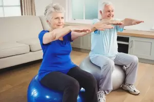 Ni caminar ni correr: la actividad fsica ms recomendada para mayores de 60 aos, segn expertos de Harvard