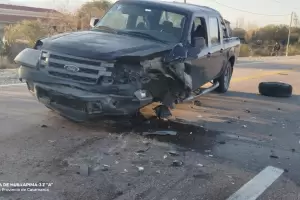 Impactante choque entre dos camionetas en la Ruta 38