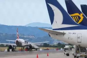 Horror en Italia: un hombre muri succionado por el motor de un avin