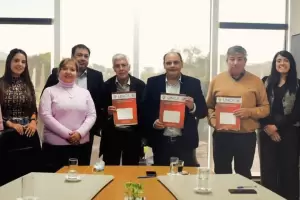 Humanidades y la Capital firmaron convenio para implementar una nueva diplomatura
