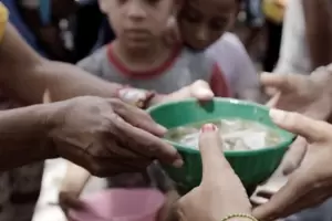 Unos 4,3 millones de nios con problemas para alimentarse: regres el hambre severa