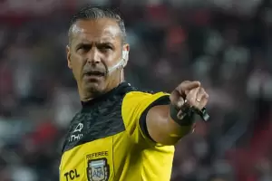 Clausura: los rbitros ahora debern anunciar sus decisiones tras revisar el VAR