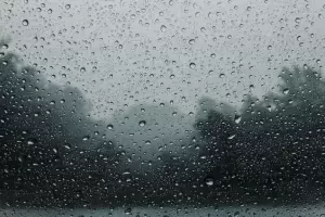 Llovizna en la Capital: el tiempo para este viernes y el fin de semana