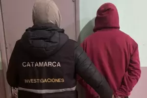 Detuvieron a un delincuente que rob� elementos de un auto estacionado
