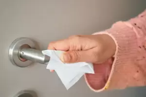 Cmo usar vinagre para desinfectar las manijas de las puertas?