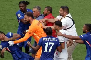 Escndalo: Luis Enrique le peg a un jugador del Chelsea tras la derrota del PSG