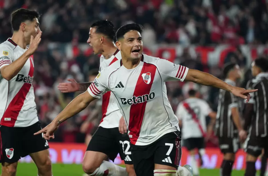 Salas se estren� con gol (Foto Marcelo Carroll).