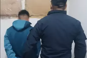 Agredi a su pareja y la rob el celular: fue detenido