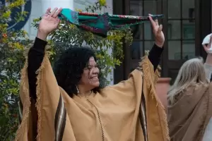 Ven a bailar con poncho, en la Plaza 25 de mayo