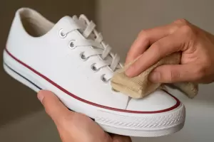 El mtodo casero que deja las zapatillas blancas como nuevas en 15 minutos y sin usar lavandina