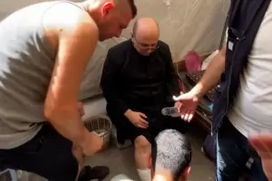 Israel bombarde la nica iglesia catlica de Gaza: fue herido el sacerdote argentino