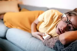 Dormir de ms puede ser un problema: los riesgos de las siestas excesivas