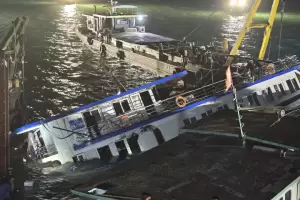 Vietnam: dram�tico naufragio y el milagroso rescate de un ni�o de 10 a�os