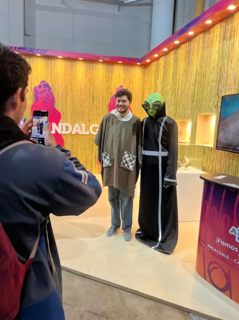 poncho andalgal extraterrestre