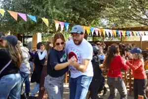 Residentes y turistas confluyen cada medioda en los Patios Criollos de Casa de la Puna
